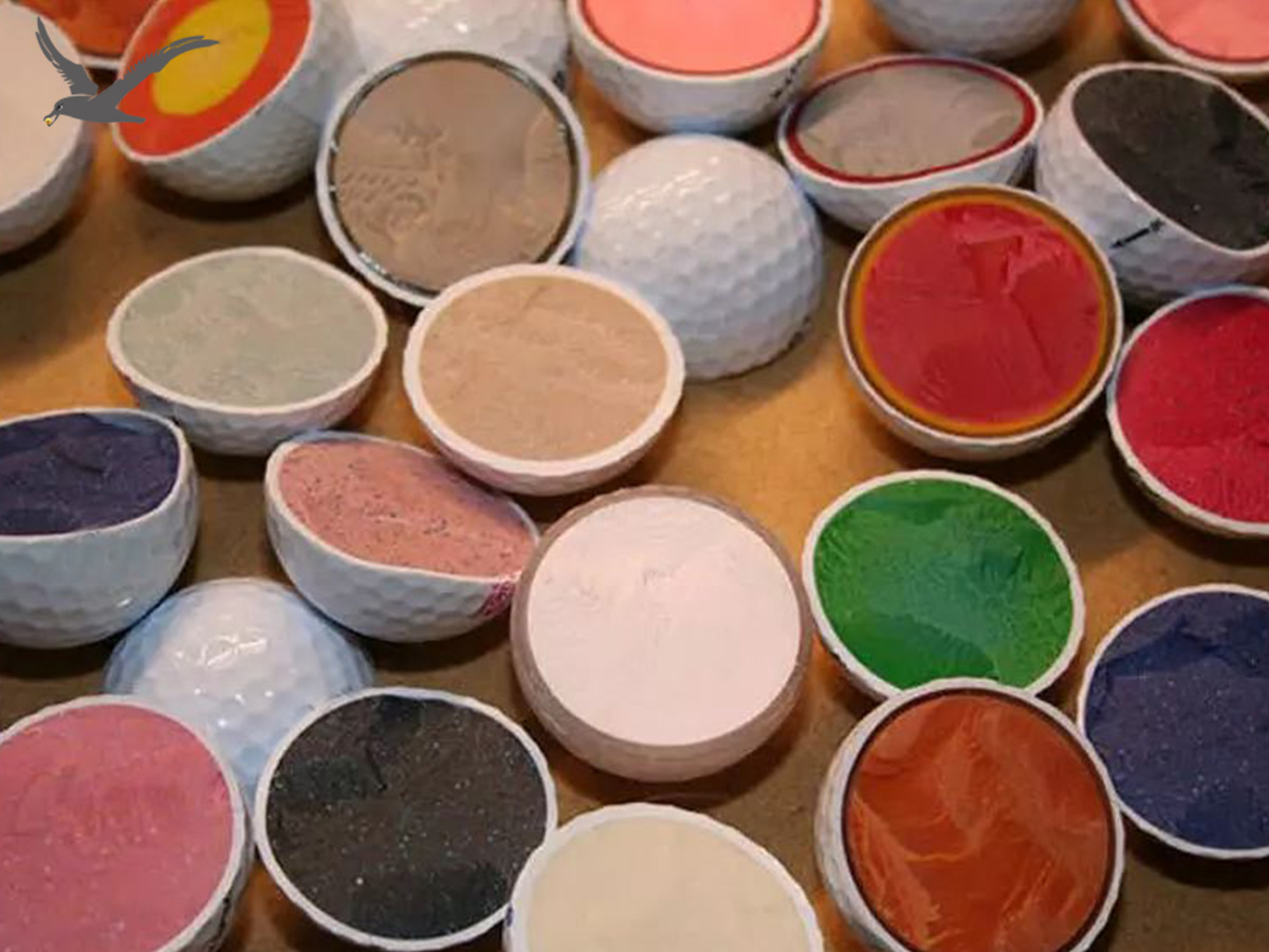 गोल्फ बल छनौट गर्नुहोस् जुन आफैंलाई सहि सूट गर्दछ